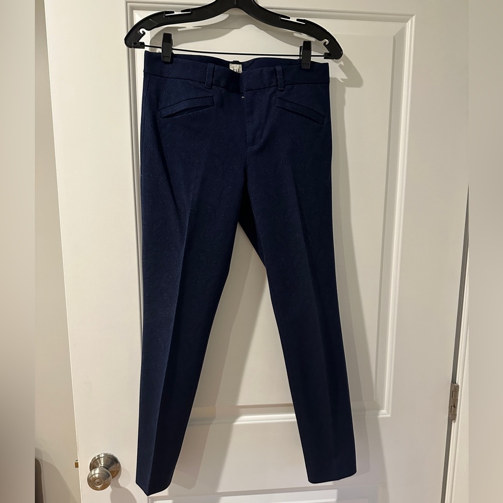 Gap dark blue paisley pattern skinny dress pants!!